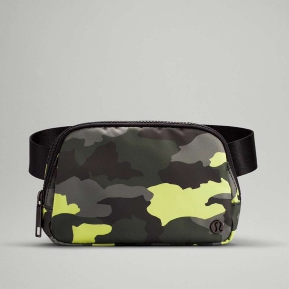Rare Lululemon Everywhere Belt Bag 1L in camo green and black